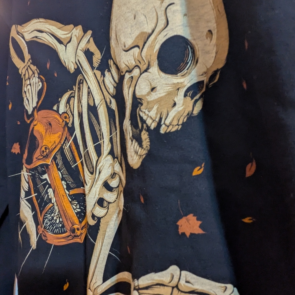 NWT Seventh Ink Haunted Collection "The Keeper" Black Skull Graphic Zip Small - Picture 6 of 7